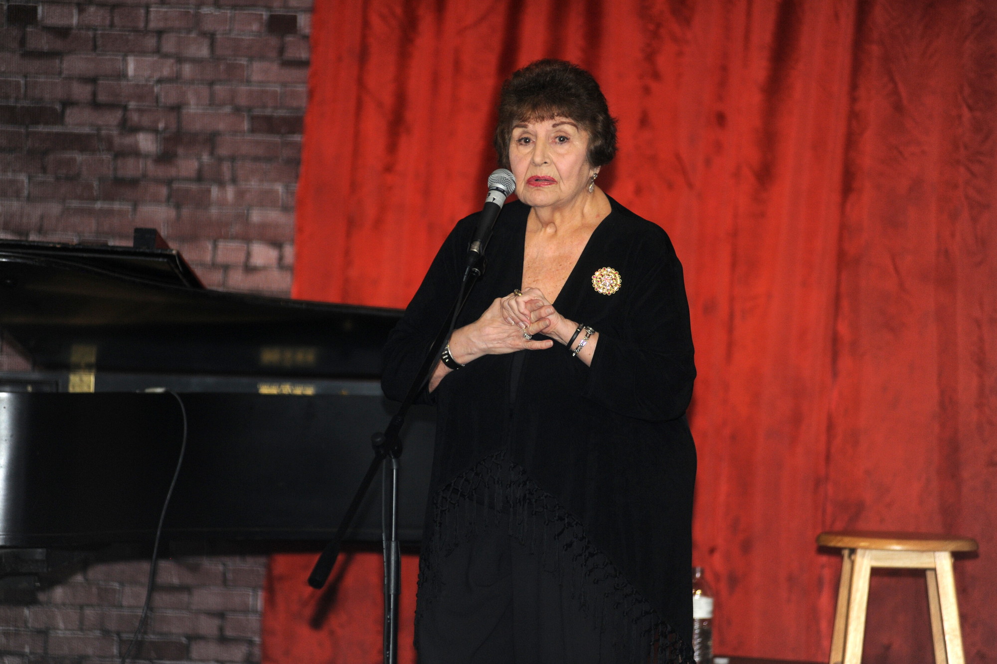 Lucina Mara performed ‘When I Have Sung My Songs to You’ as a tribute to Anita Darian.