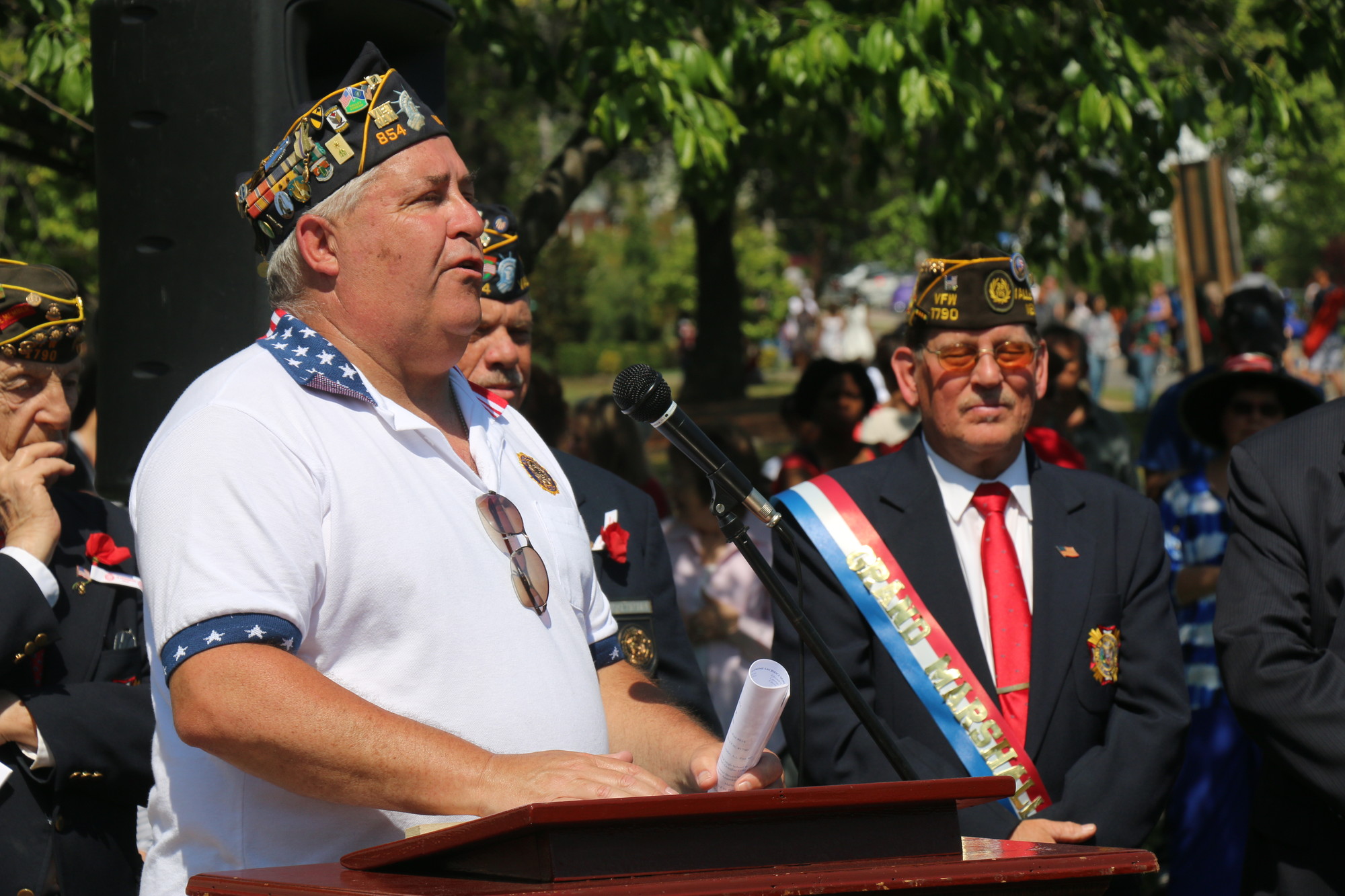 Parade chairman Marty Kielawa addressed the crowd. Behind him is the parade’s grand marshall, Vietnam veteran George Fox.