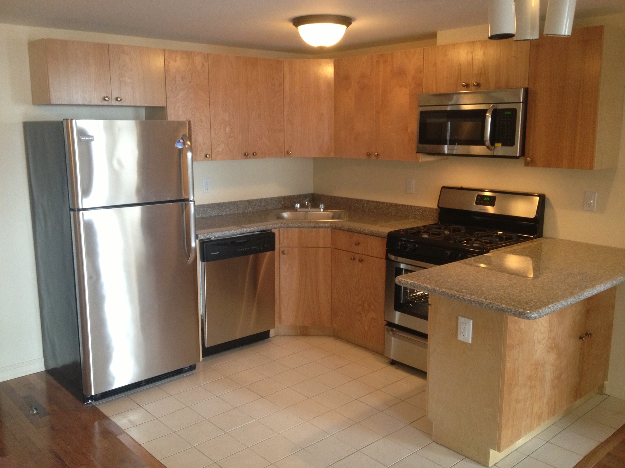 The building’s apartments feature kitchens with stainless steel appliances and granite countertops.