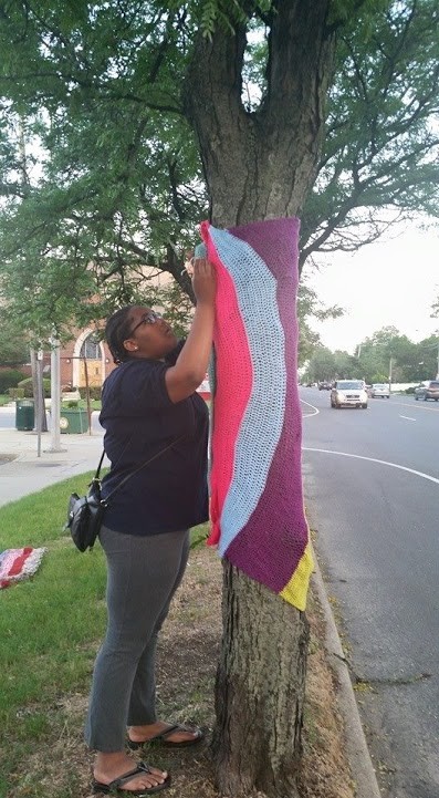 Justina Thompson, of the Baldwin Civic Association Youth Council, helped place a yarn creation.