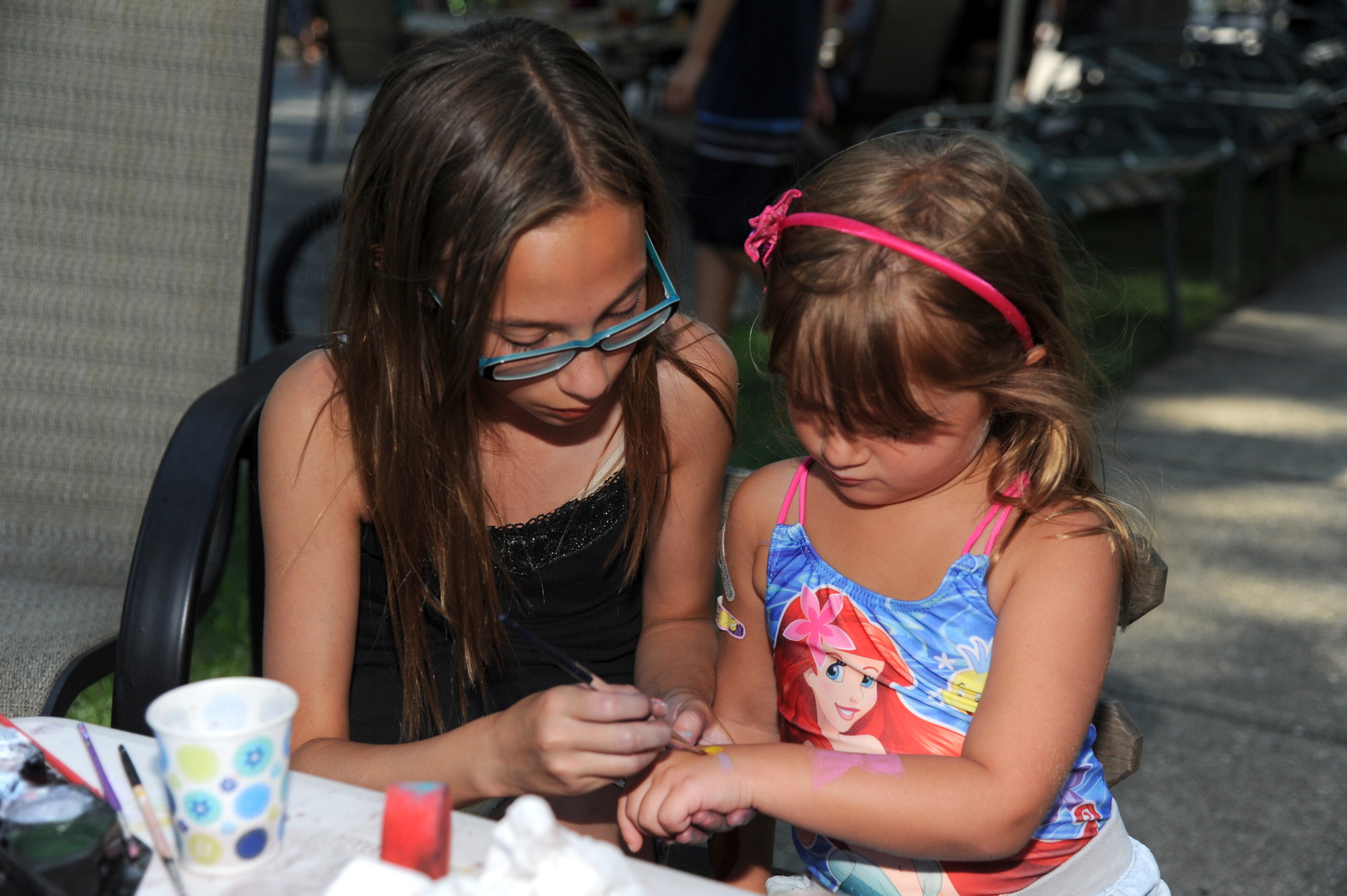 Gigi Gerbe, 4, had her hand painted by Cabrera at the Auburn Road block party in Wantagh on Aug. 1.
