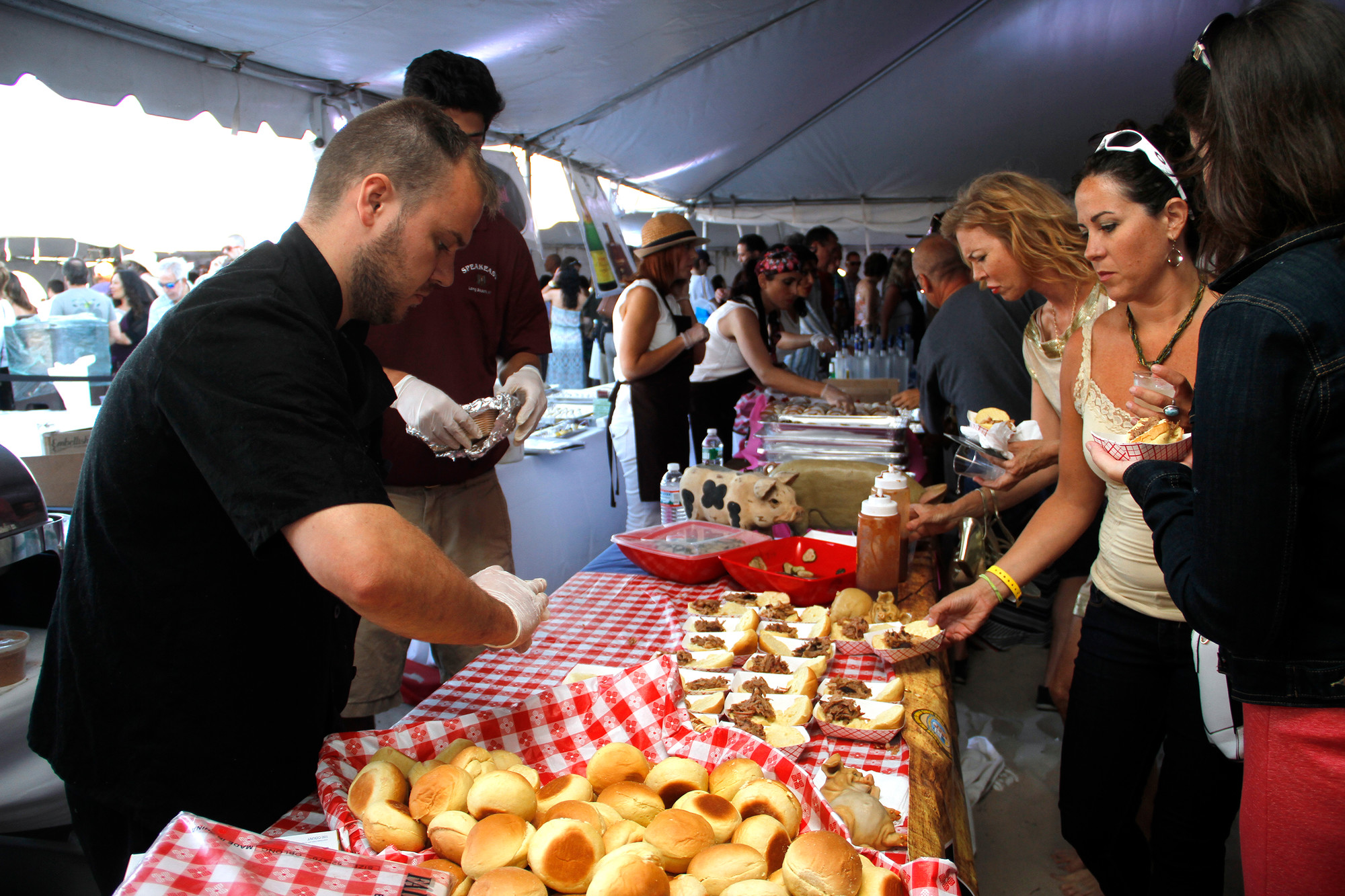 Chef Mark Watchorn of Swingbellys kept up with the high demand for samples of the restaurant’s pulled-pork sliders.