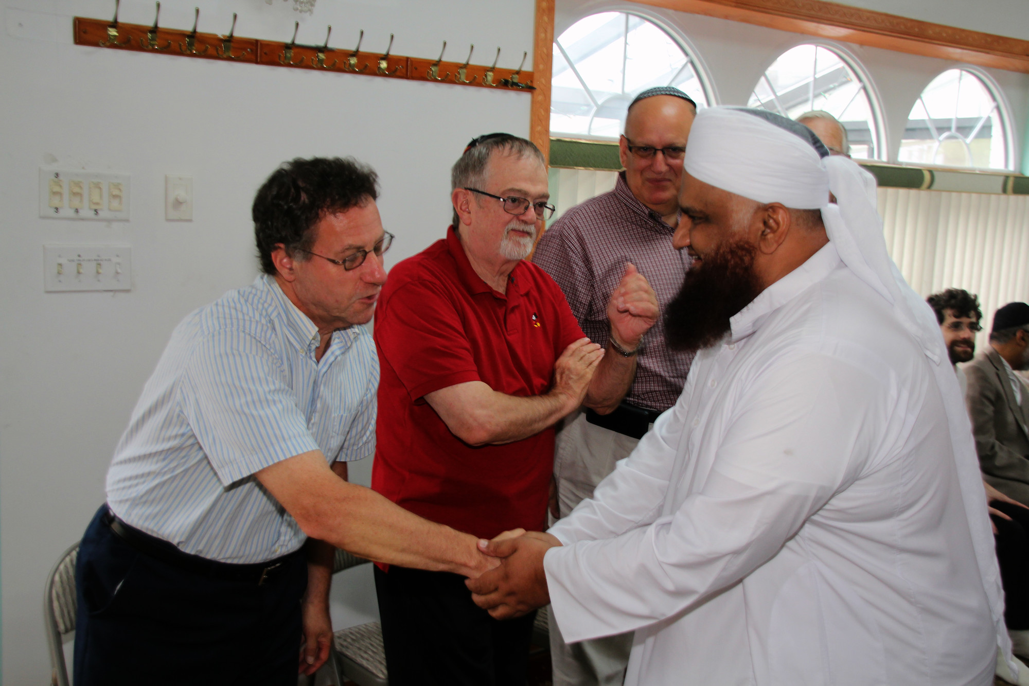 Imam Kashif Aziz greeted Steve Zwick and other members of Temple Beth-El to Jaam’e Masjid Bellmore for an Aug. 23 prayer service.