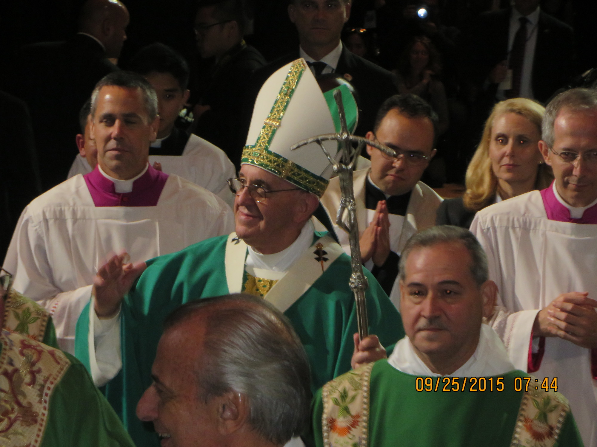The Pope entered Madison Square Garden to the cheers of thousands of Catholics who gathered to hear him perform Mass.