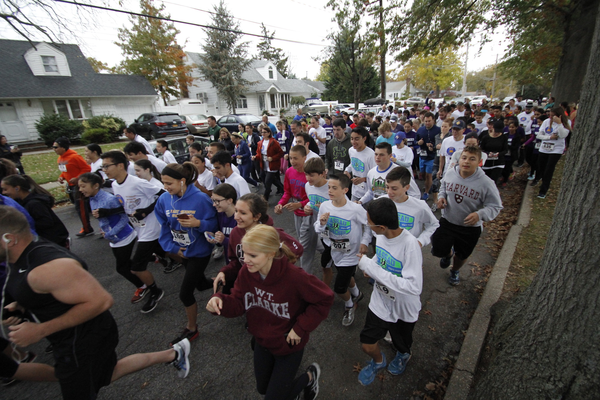 The 3rd annual McVey 5k was off at 9 a.m. on Sunday. Hundreds of participants ran through the streets surrounding the school.