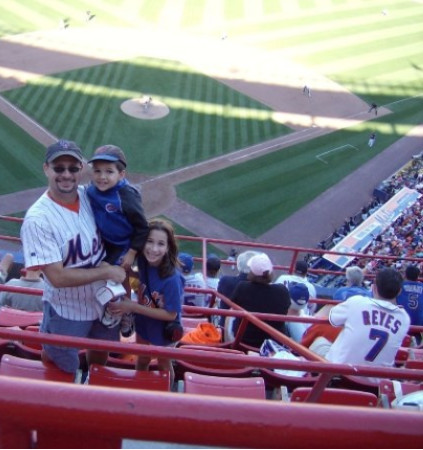 Jordan Silver, pictured at Shea Stadium in September 2008 with his children, Jenna and Adam, called the Mets team a fun and galvanizing squad.