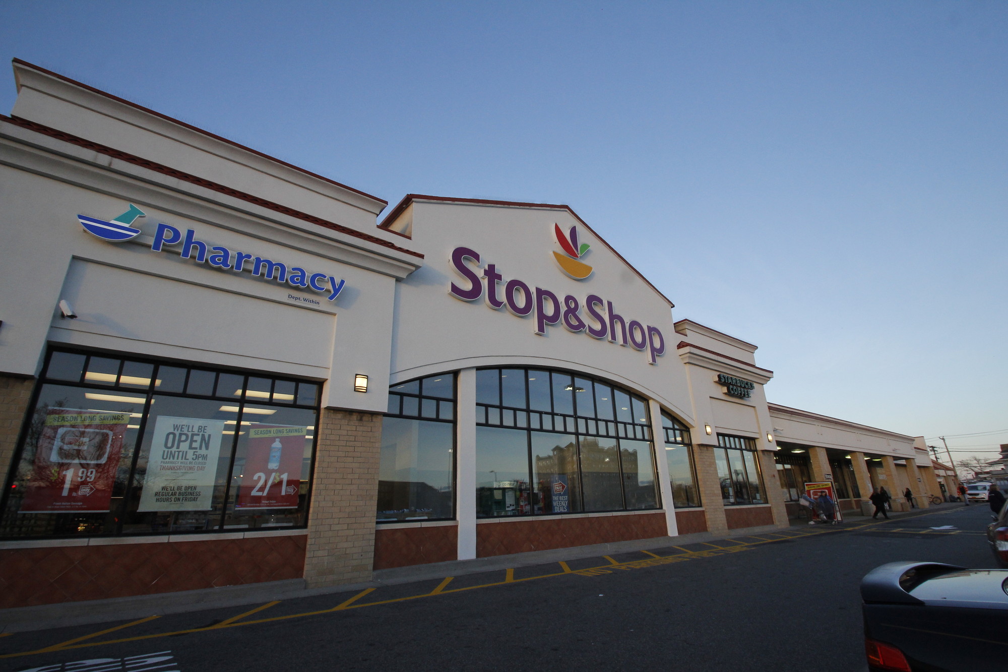Christina Daly/Herald
Stop & Shop, at 85 E. Park Ave., opened on Nov. 13 at the former Waldbaum’s space. It has assumed the 99-year lease that began in 1983.