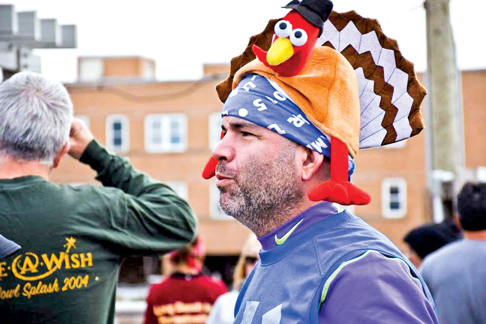 Runners got into the holiday spirit by getting decked out in their turkey-day best.