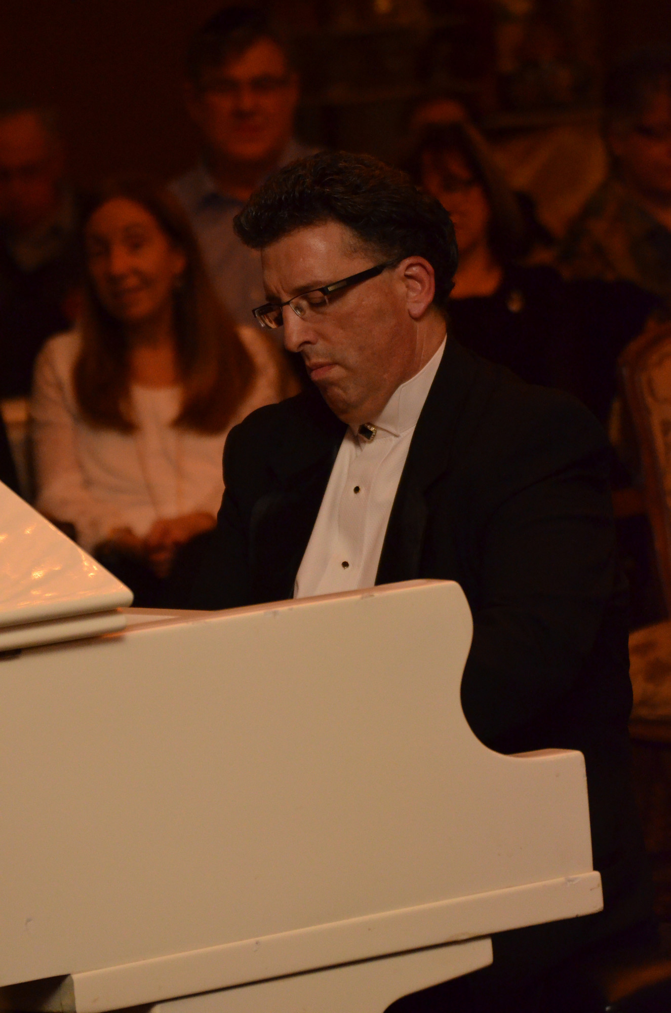 Biegel, a renowned pianist, recording artist, composer and arranger, performed at the East Meadow Jewish Center.