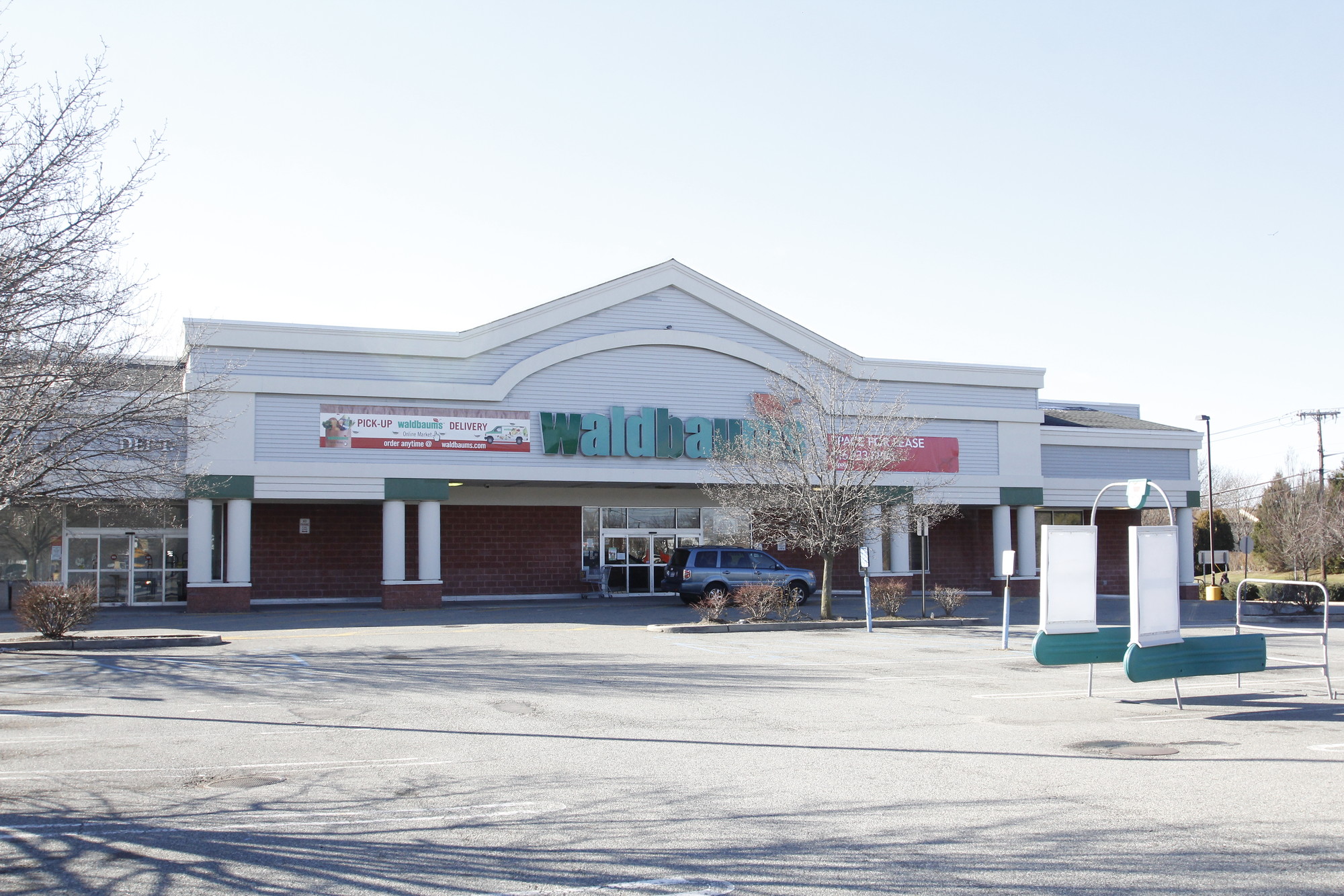 This Waldbaum’s, at 1530 Front St., has been vacant for nearly two months. County leaders said they would like to see another grocery store open at the site.