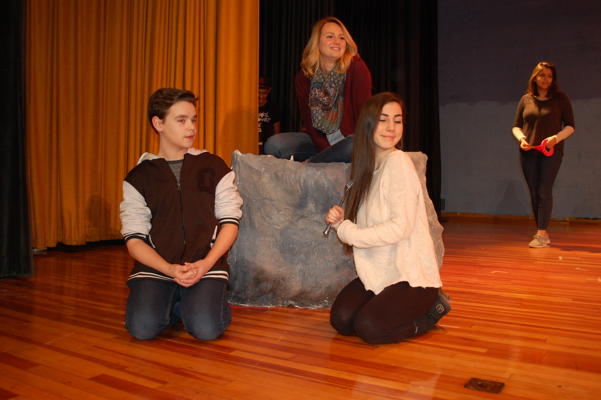 Freshman Matthew Nill and senior Kelly Wolfson play Ariel’s friends Flounder the fish and Scuttle the seagull.