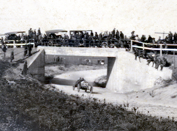 Throngs of spectators gathered on the Stewart Avenue Bridge in East Meadow on Oct. 30, 1909, to watch the race.