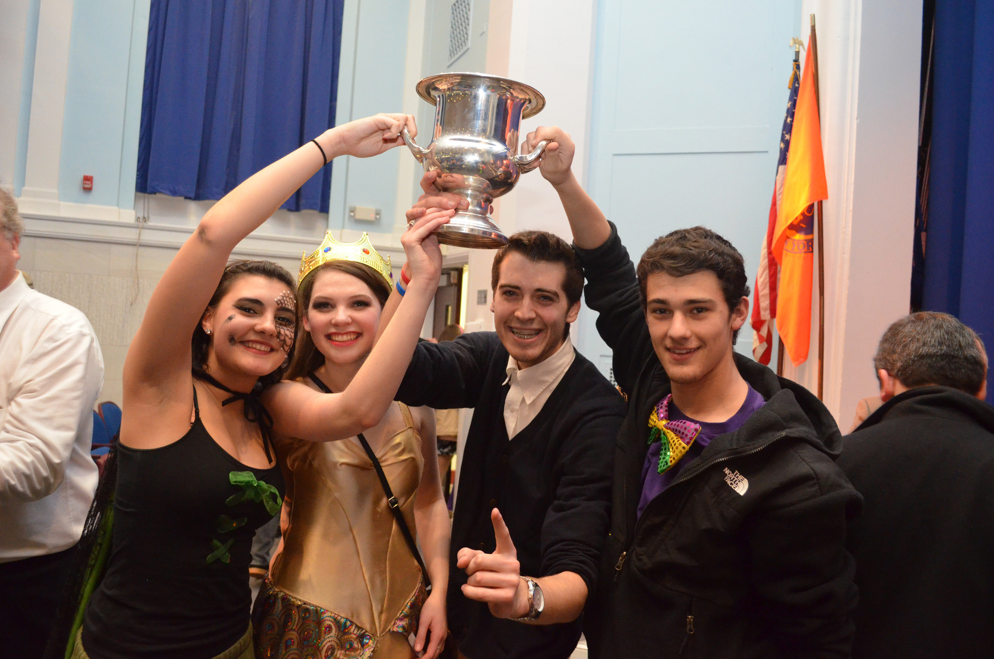 Members of the senior class proudly displayed the Silver Cup after last year’s win.