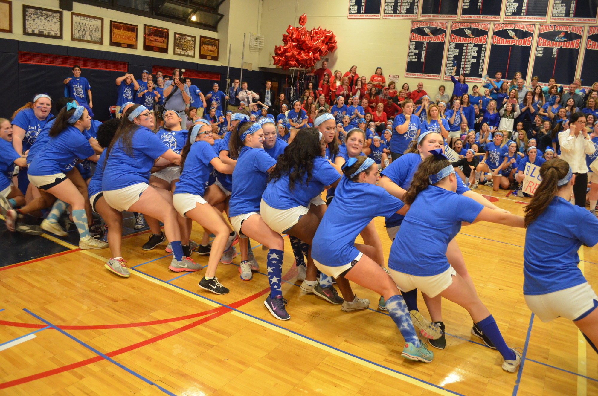 Blue continued a streak of Saturday night wins by beating Red at tug-of-war.