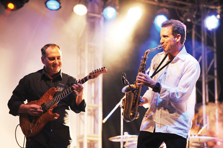 Chuck Loeb (left) and Eric Marienthal, who recently released their acclaimed CD "Bridges," share their distinctive sound in a creative jazz fusion performance.
