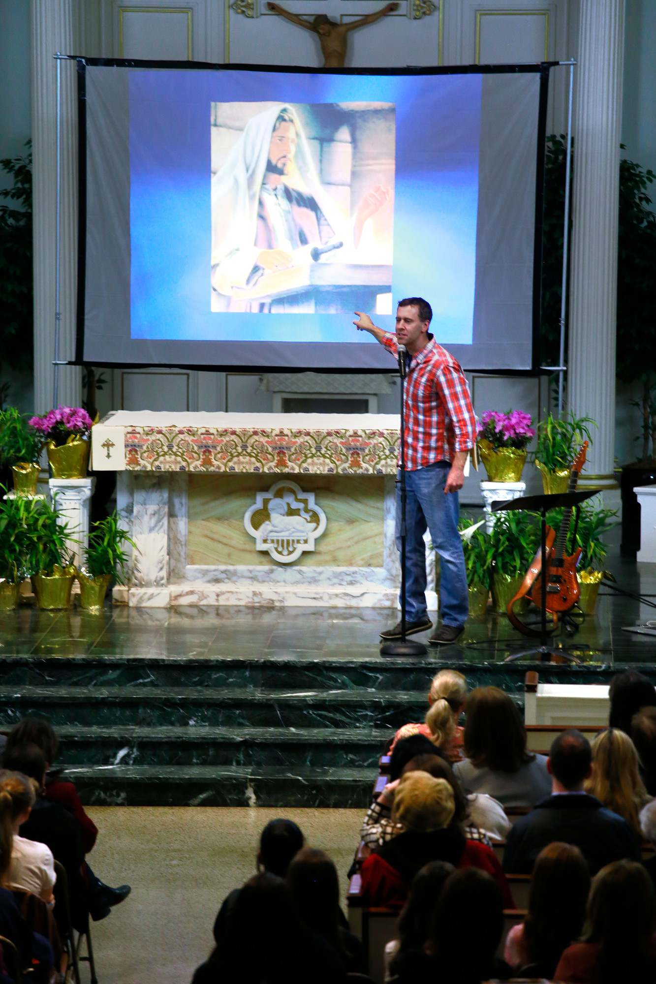 author and speaker Chris Stefanick spoke to a packed house at Church of the Blessed Sacrament during “Reboot Live!,” a traveling ministry that seeks to inspire Catholics.
