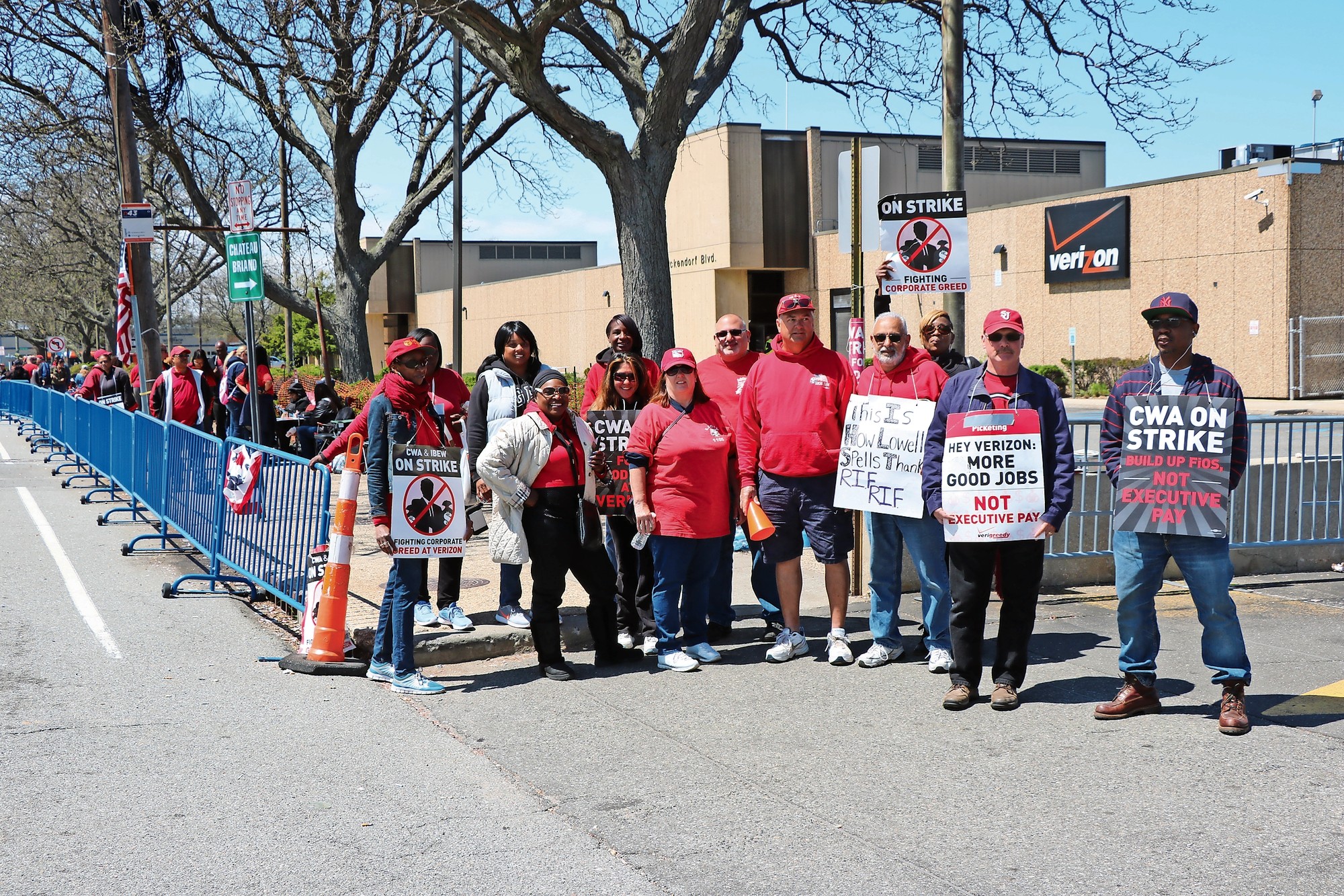 Verizon strikers in front of the company’s offices on Zeckendorf Boulevard in Garden City in late April.