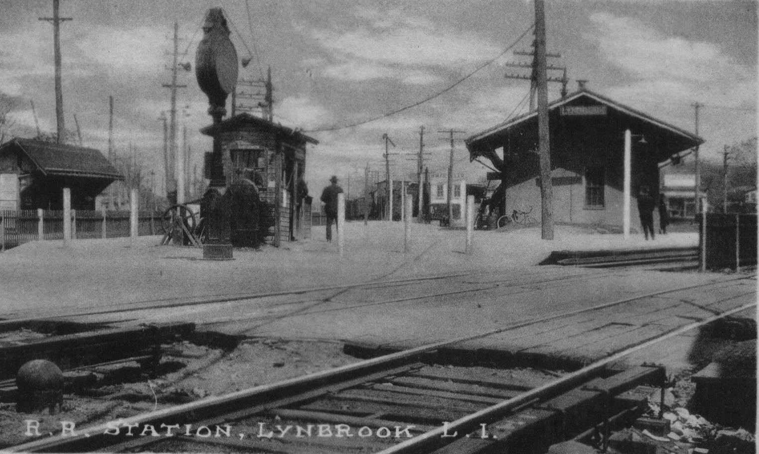 The Astor House Hotel clock, top left, as it stood at Lynbrook’s Atlantic Avenue Long Island Rail Road grade-level crossing, circa 1915. The crossing was not elevated until 1939.