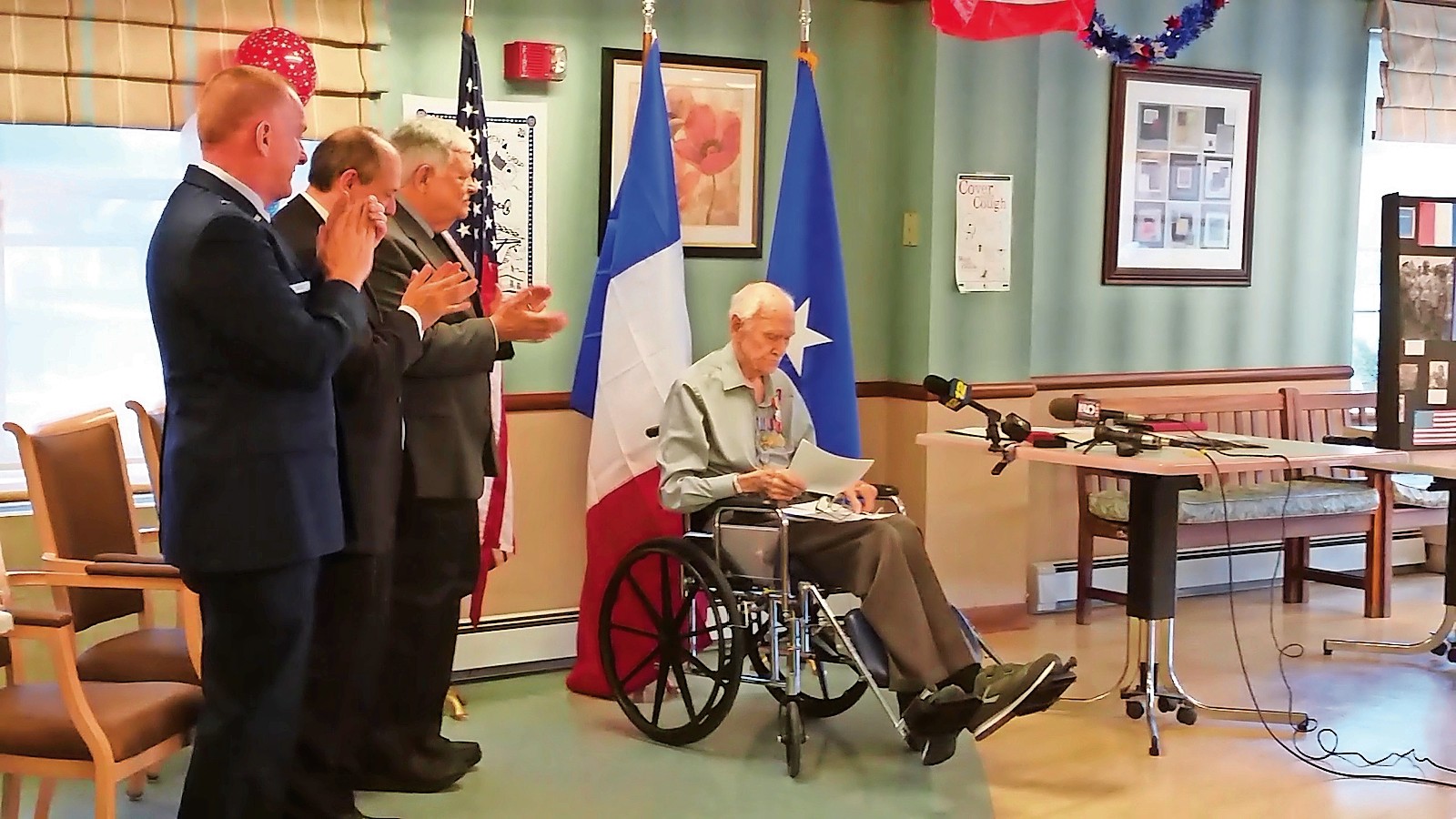From left, General Thomas Owens, Colonel Frédéric Vigneron, and Bruce Smith applauded Captain Harold Smith during his acceptance speech.