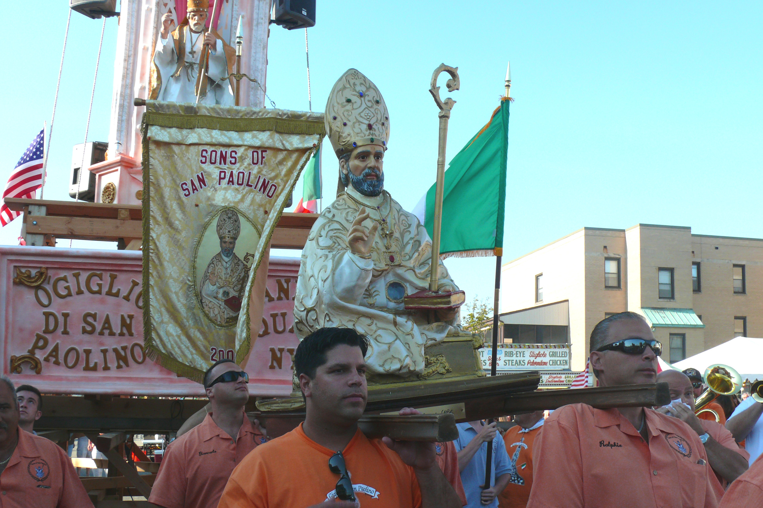 The statue  attached to the Giglio to start the festival.