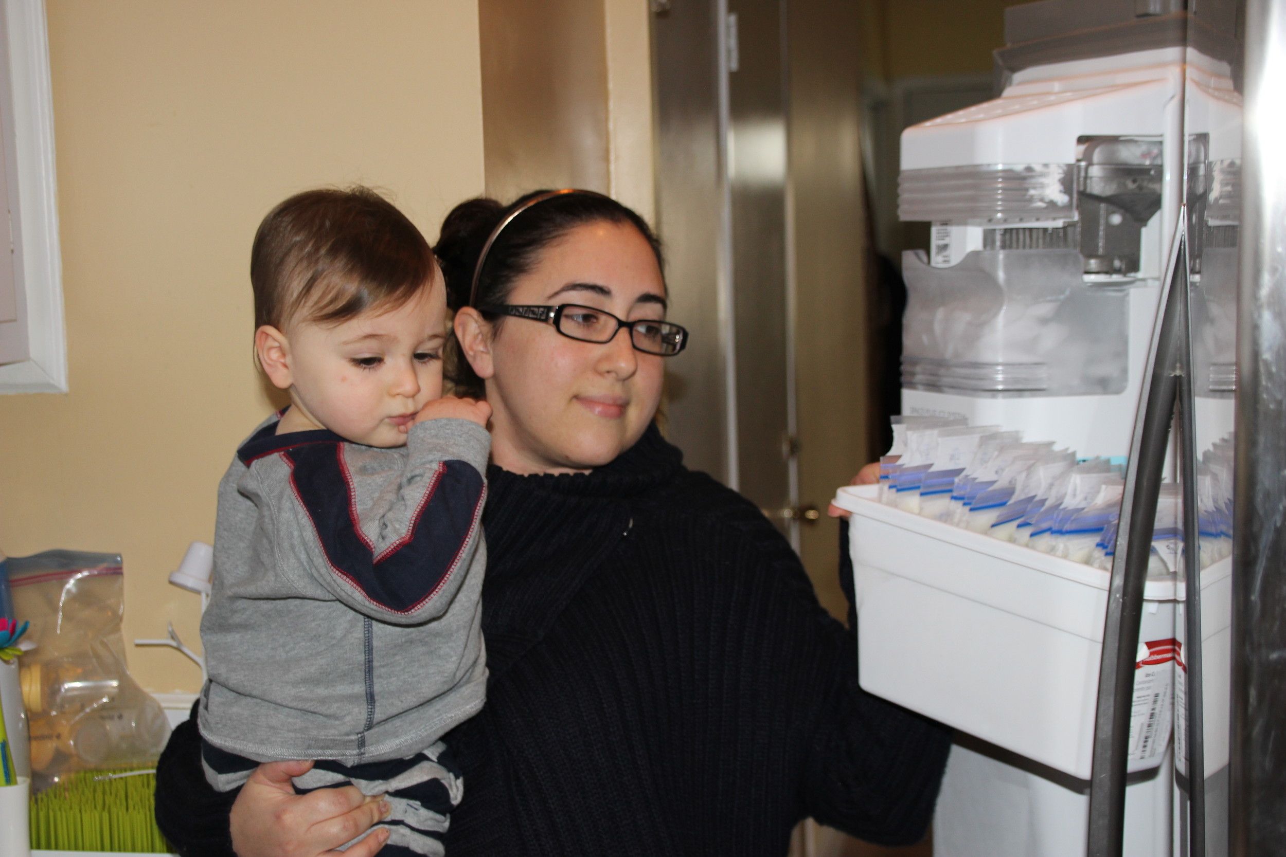 Rachael Fried rifled through her drawer of frozen milk, which she had hoped to donate to a family in need. The New York Milk Bank rejected her donation because she did not meet its minimum-volume requirement, which helps the bank control costs.