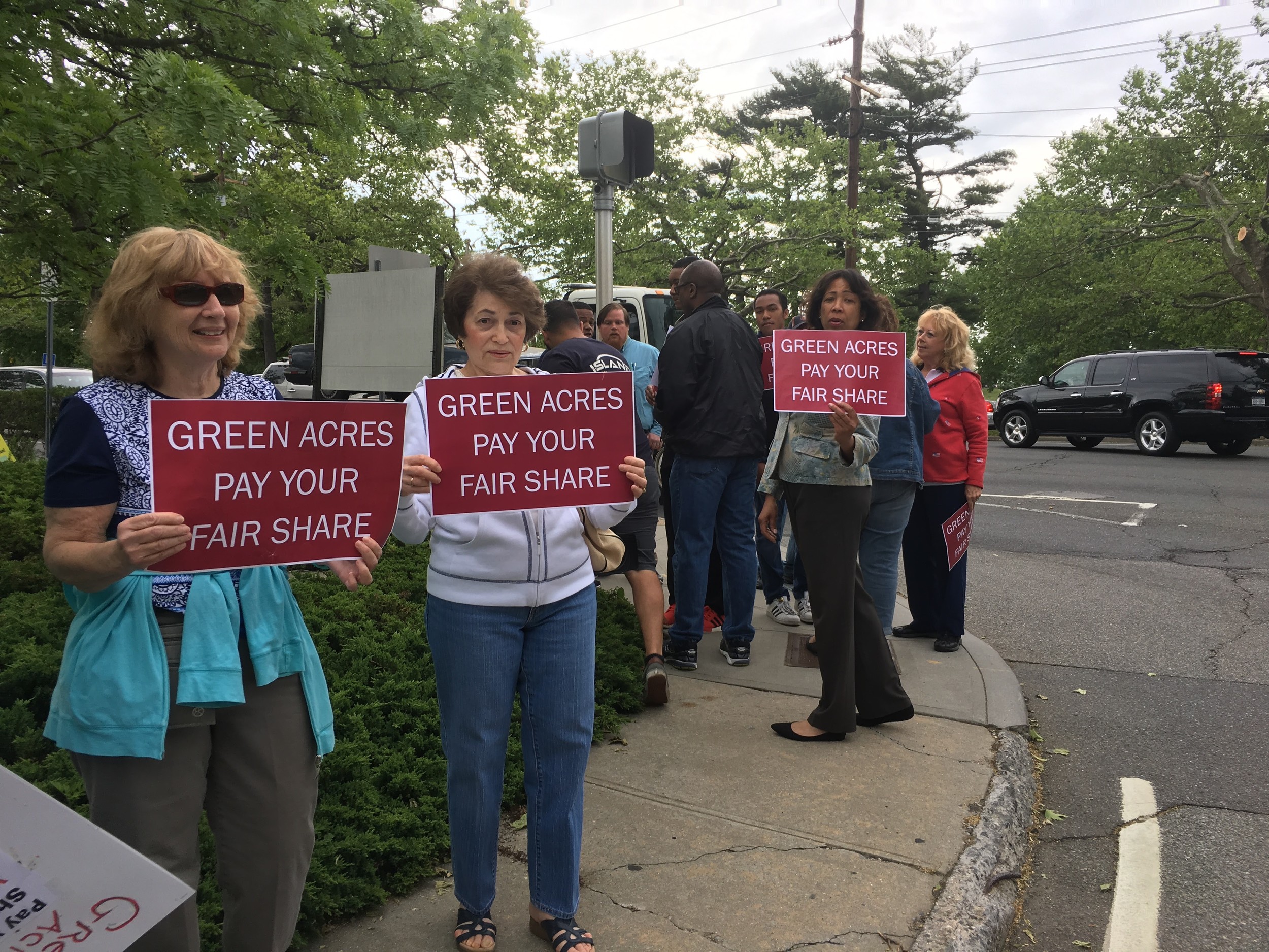 Valley Streamers attended County Legislator Carrie Solage's rally last Saturday, at which he advocated returning the Green Acres Mall to the tax rolls.