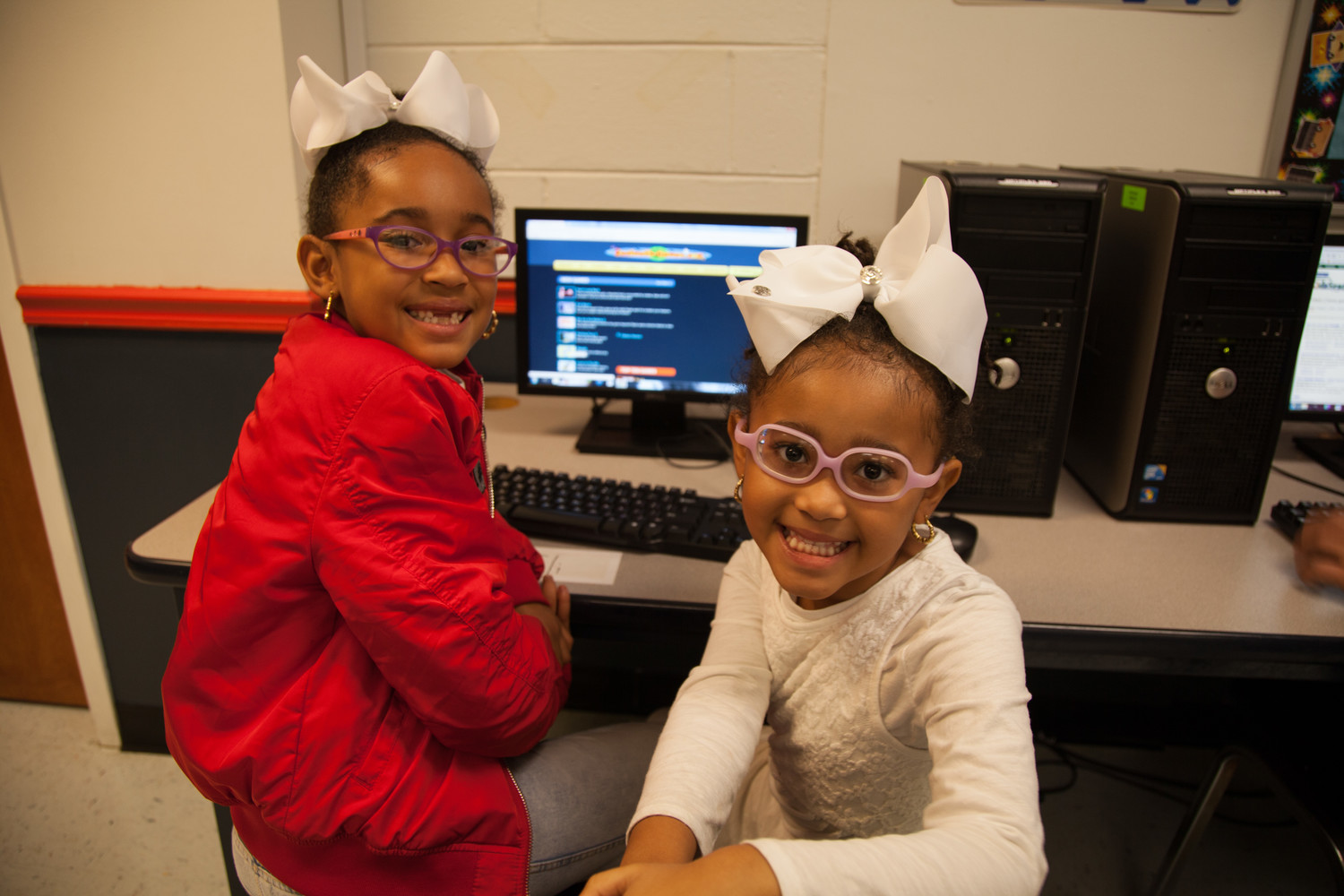 Sisters Arihanna and A’Sani Jackson enjoyed their time in the Glen Cove Boys & Girls Club computer room.