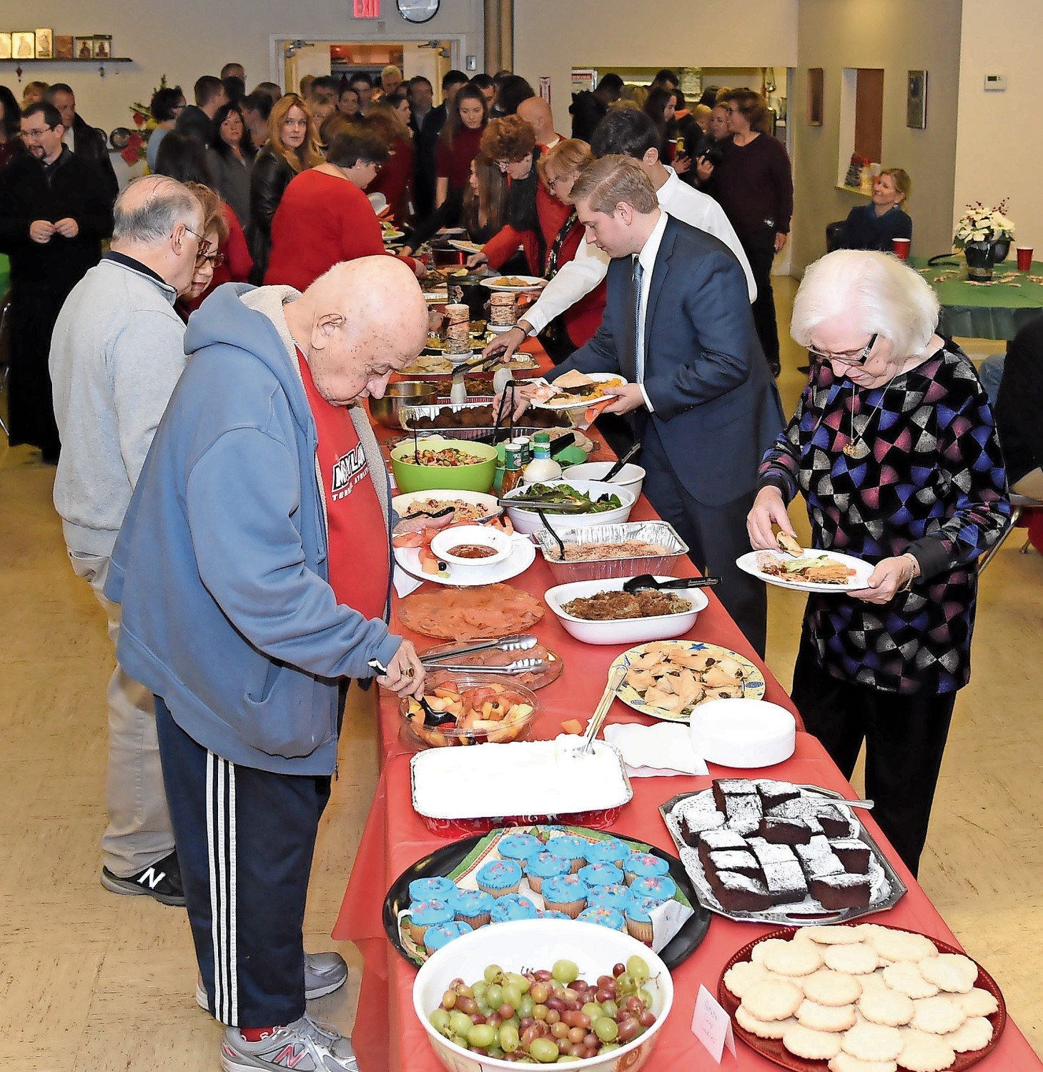 After the concert, attendees enjoyed dinner and dessert prepared by church staff and members.