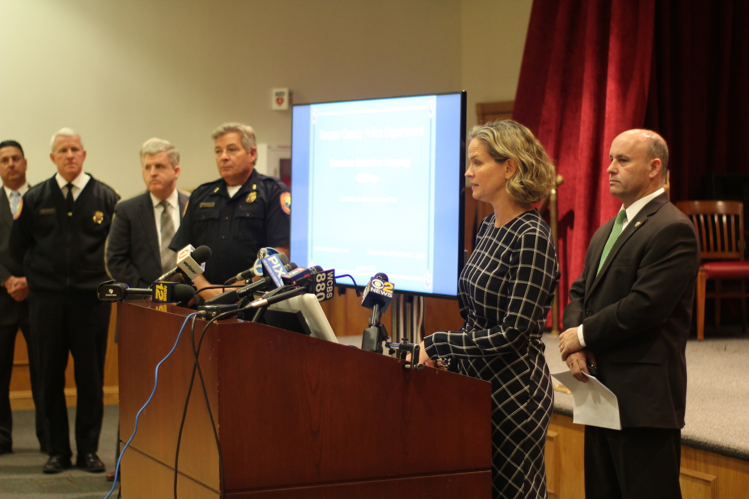 Nassau County Executive Laura Curran spoke about how real-time data that will help the police department tackle the county’s overdose problem, while Nassau County Police chiefs and other local elected leaders stood in attendance.