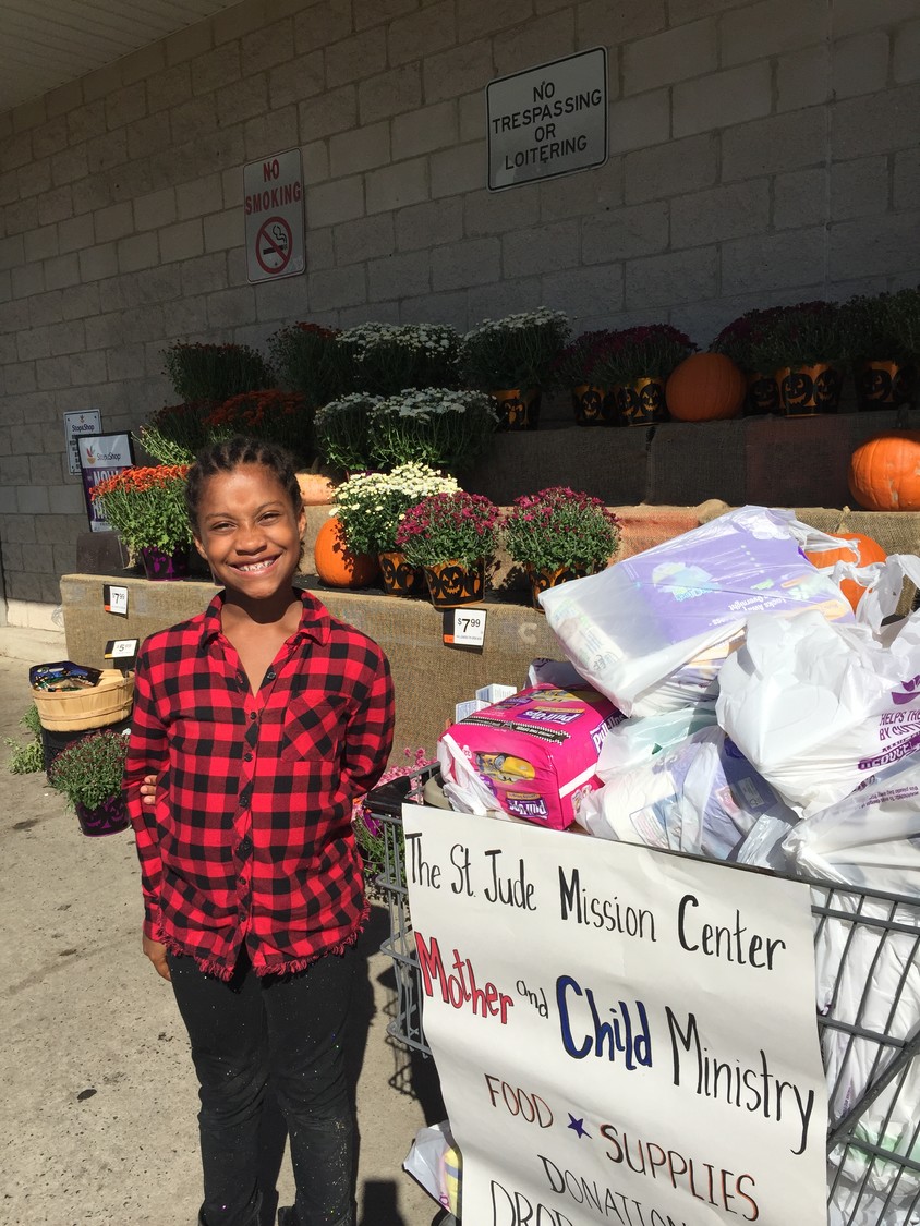 Volunteer Honesty Melendez collected donations outside the Stop & Shop in Seaford.