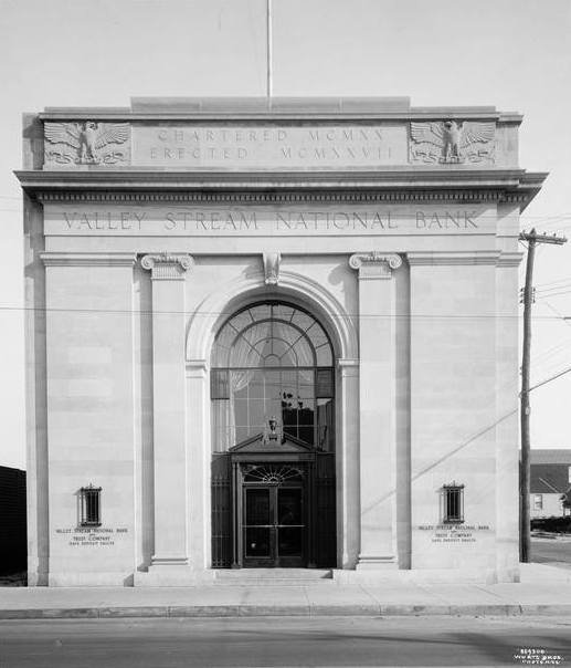 The rockaway Avenue bank building, left, after its construction in 1928, and, right, today. On Oct. 13, JPMorgan Chase closed the branch’s doors permanently.