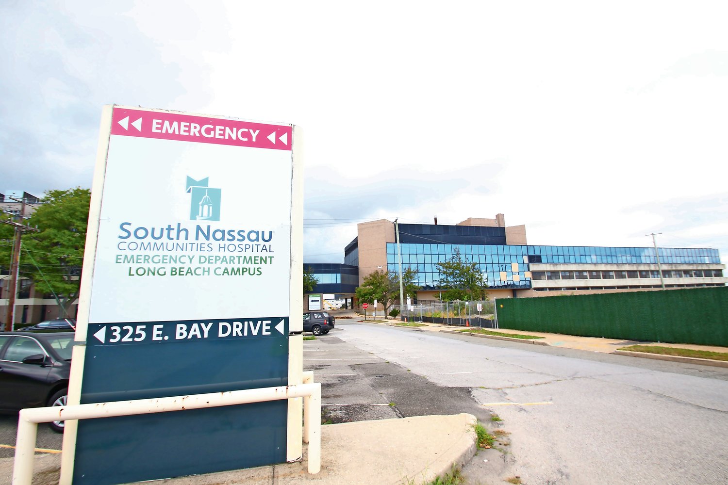 South Nassau Communities Hospital originally planned to build a medical pavilion and emergency department in what remains of the Long Beach Medical Center’s main and west wings, pictured. It now intends to construct a medical pavilion elsewhere on the property, and continue to operate an emergency department, which opened in 2015 and was initially intended to be temporary.