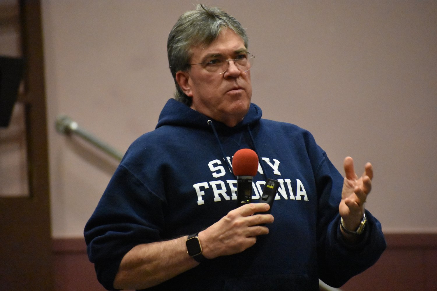 Dr. Stephen Dewey, a research professor at the New York University School of Medicine, spoke to students and parents about addiction at South Side High School on March 20.