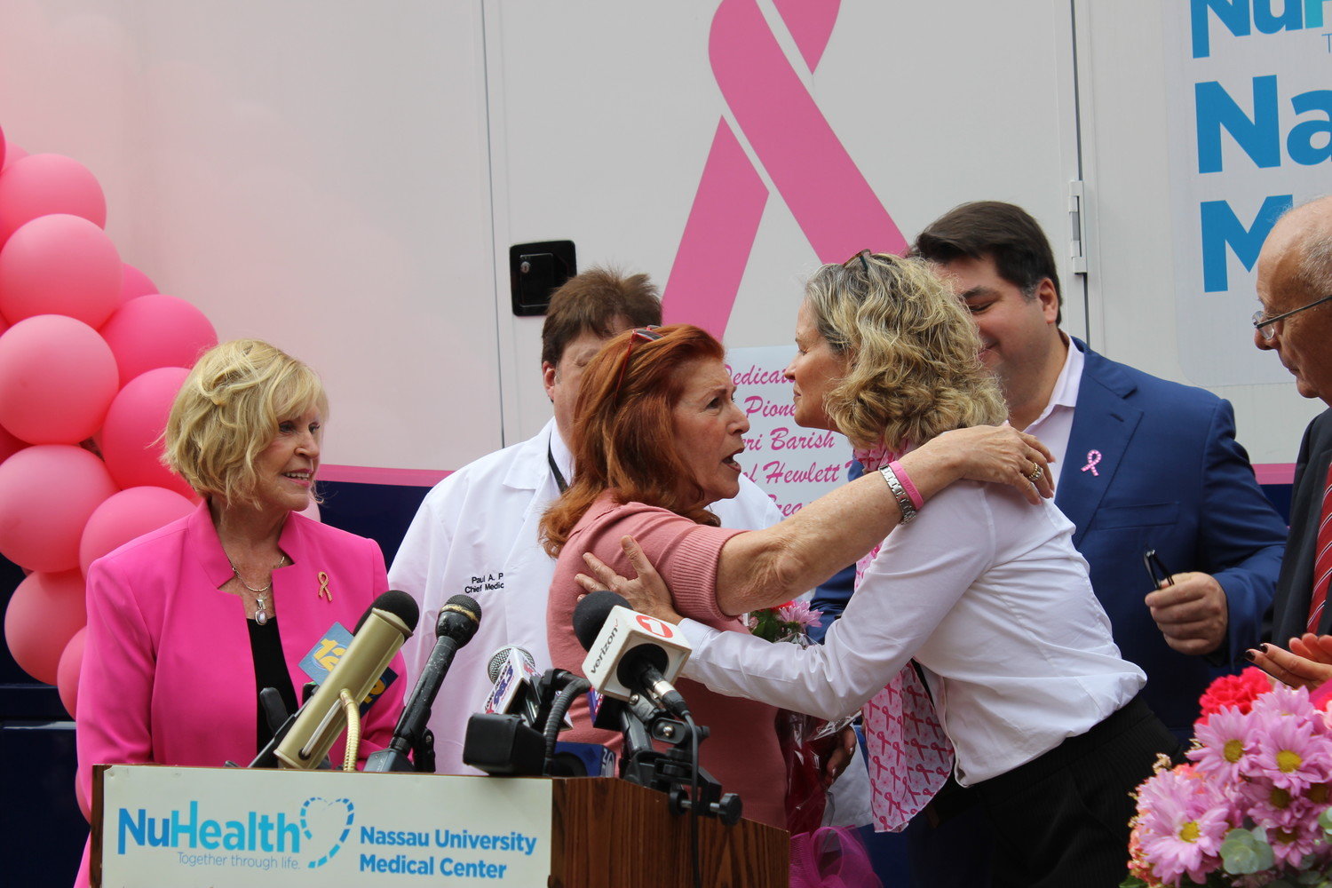 Hewlett House Executive Director Geri Barish, center, was honored by Nassau County Executive Laura Curran last year for raising breast cancer awareness on Long Island.