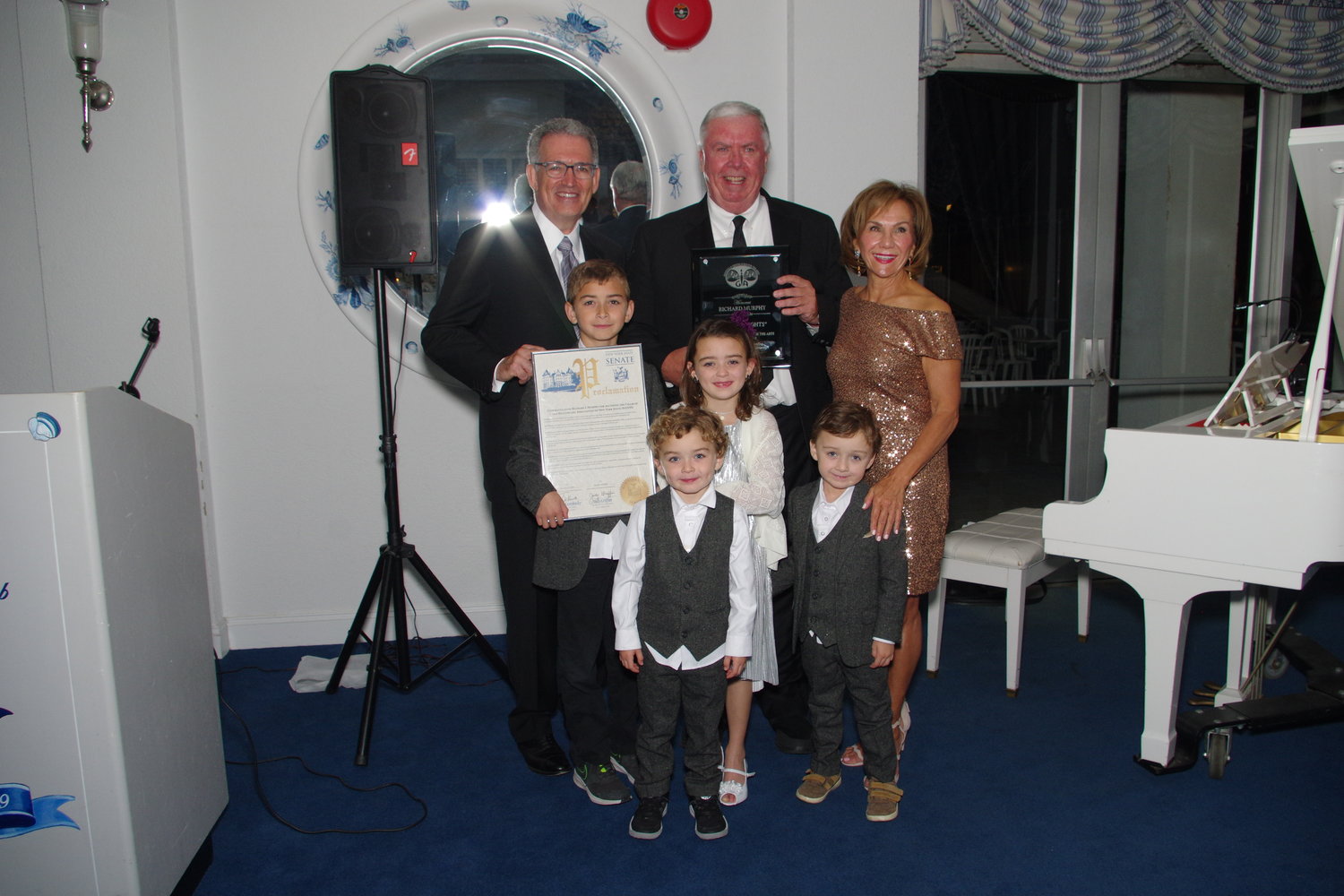 Gala Co-Chair Wayne Lipton; Co-Honoree Mount Sinai South Nassau President & CEO Rich Murphy; Gala Co-Chair Joan MacNaughton, with Murphy's grandchildren.