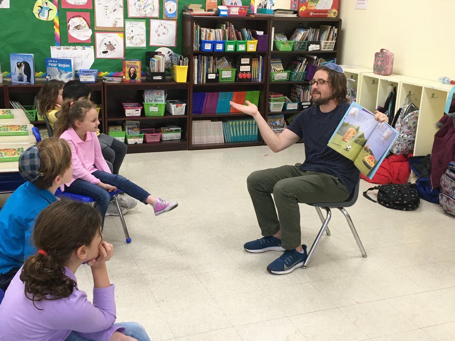 In an effort to bring World Read Aloud Day to school, Hindi’s Libraries co-founders Leslie Gang and Dovid Kanarfogel visited seven classrooms at The Brandeis School on Feb. 5. Kanarfogel read ‘Peanut Butter & Cupcake’ by Terry Border to Helen Liebman’s second-grade class.