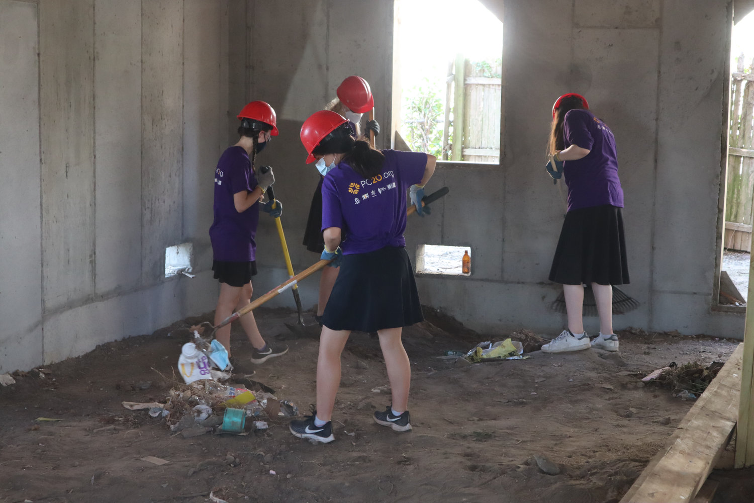 Local teenage girls were among the volunteers for the National Conference of Synagogue Youth.