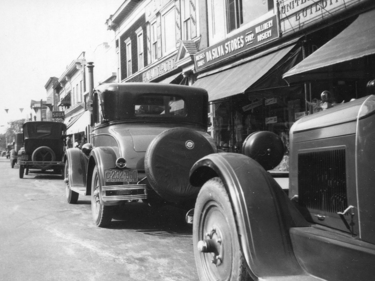 Cars lined a busy Rockville Centre street in 1930.