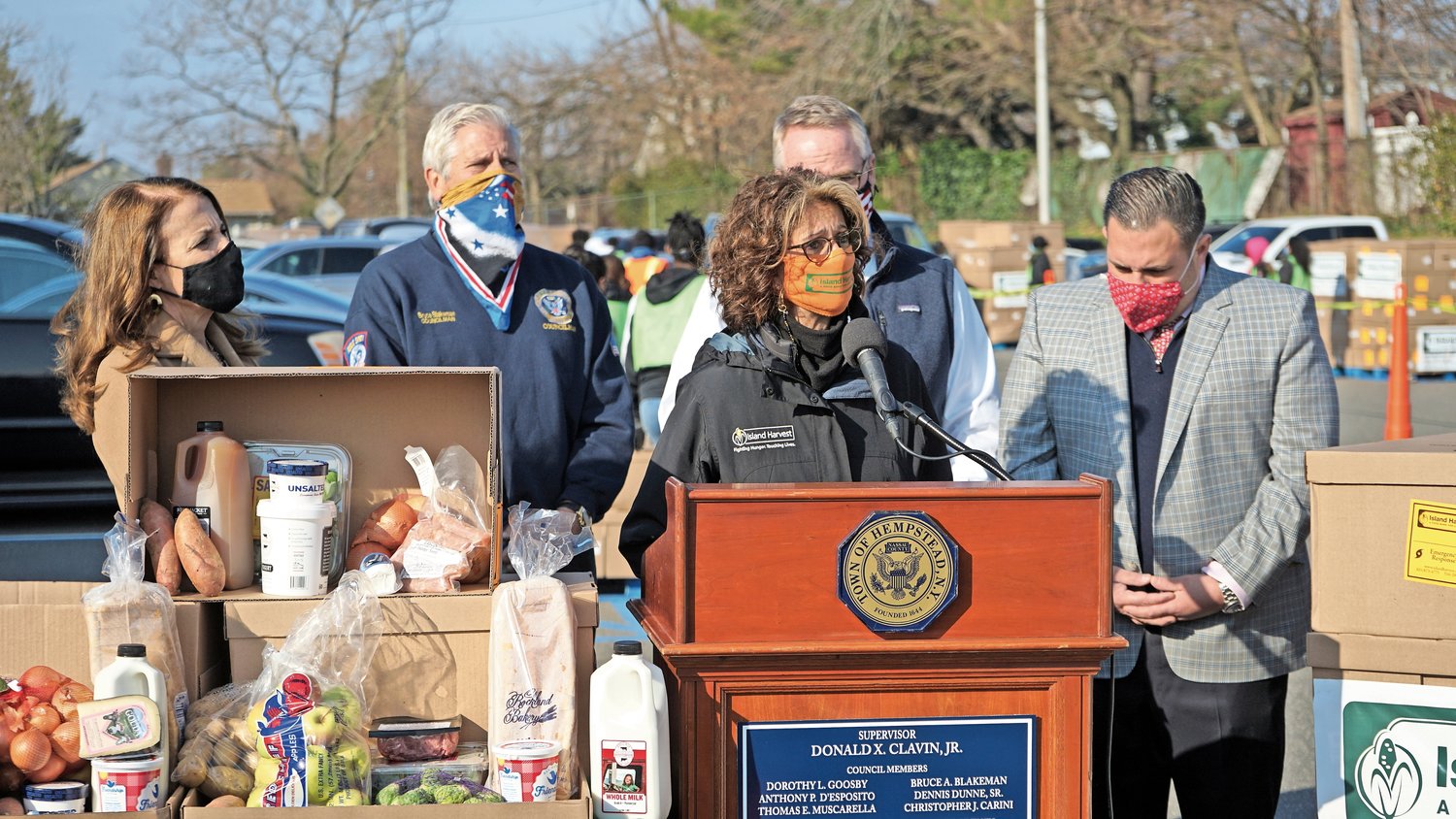 Island Harvest President and CEO Randi Shubin Dresner spoke about food insecurity with town officials at a food distribution event last Friday.