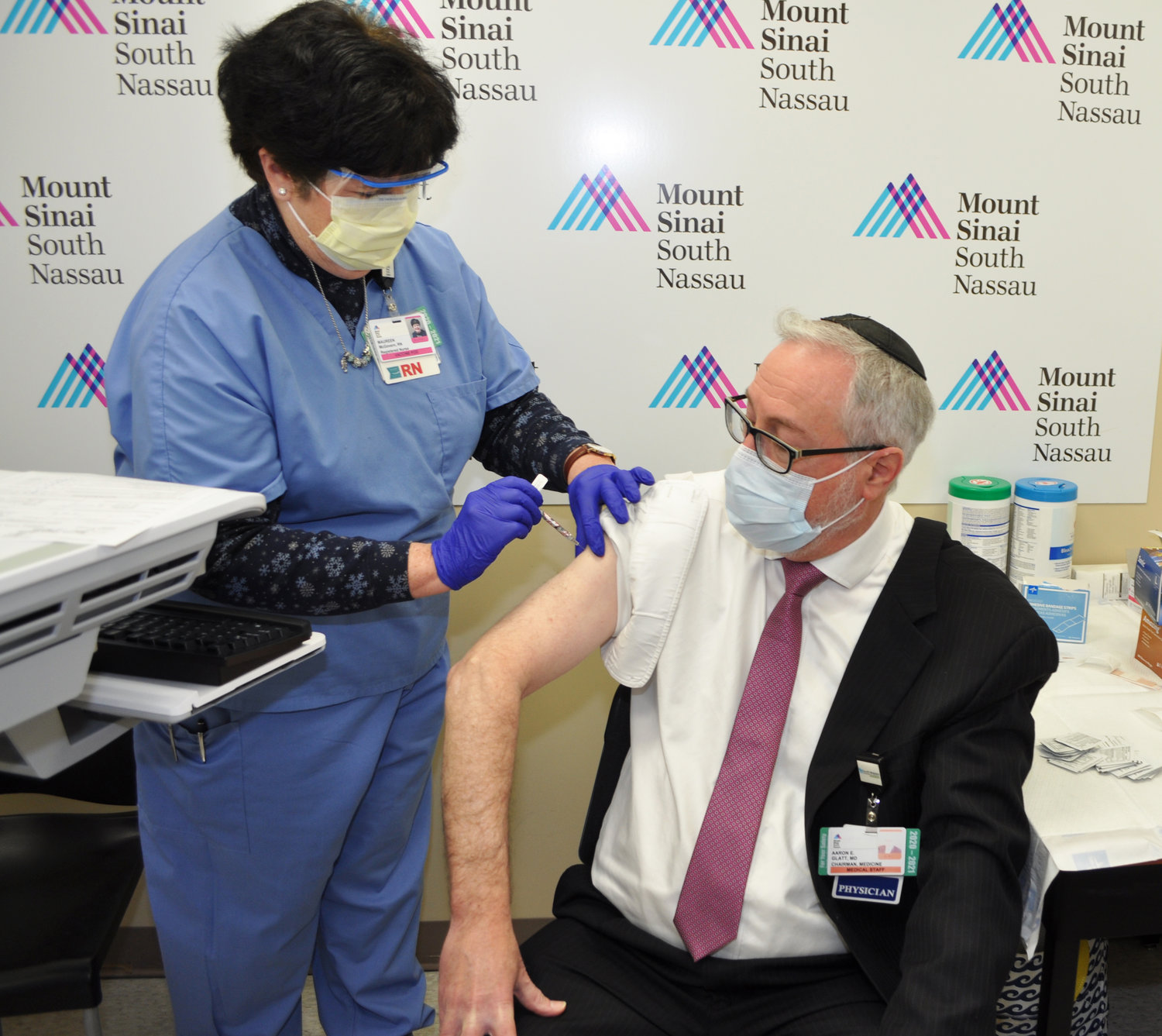 Dr. Aaron E. Glatt, chairman of the Department of Medicine and chief of infectious diseases at Mount Sinai South Nassau, received the second dose of the Covid-19 vaccine from retired Nurse Maureen McGovern.