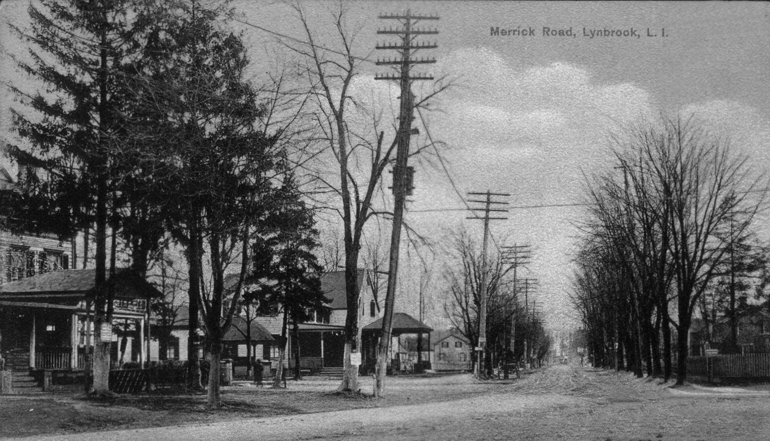 This is Lynbrook’s Five Corners, in 1908, looking east along “the Merrick Road,” which was then an unpaved dirt road. Four years later, oyster shells were used as paving.