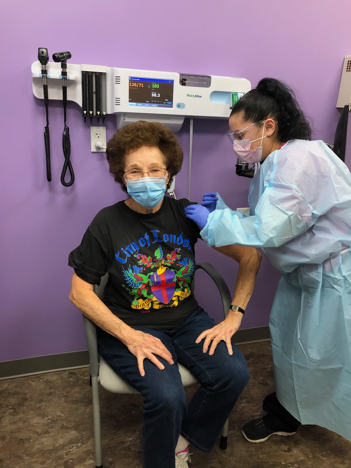 Resident Myrna De Silva traveled to GoHealth Pediatric Urgent Care in Hewlett for her first dose of the Covid-19 vaccine. She secured an appointment with the help of volunteers from Congregation Ohav Sholom, who recently started an initiative to get seniors vaccinated.