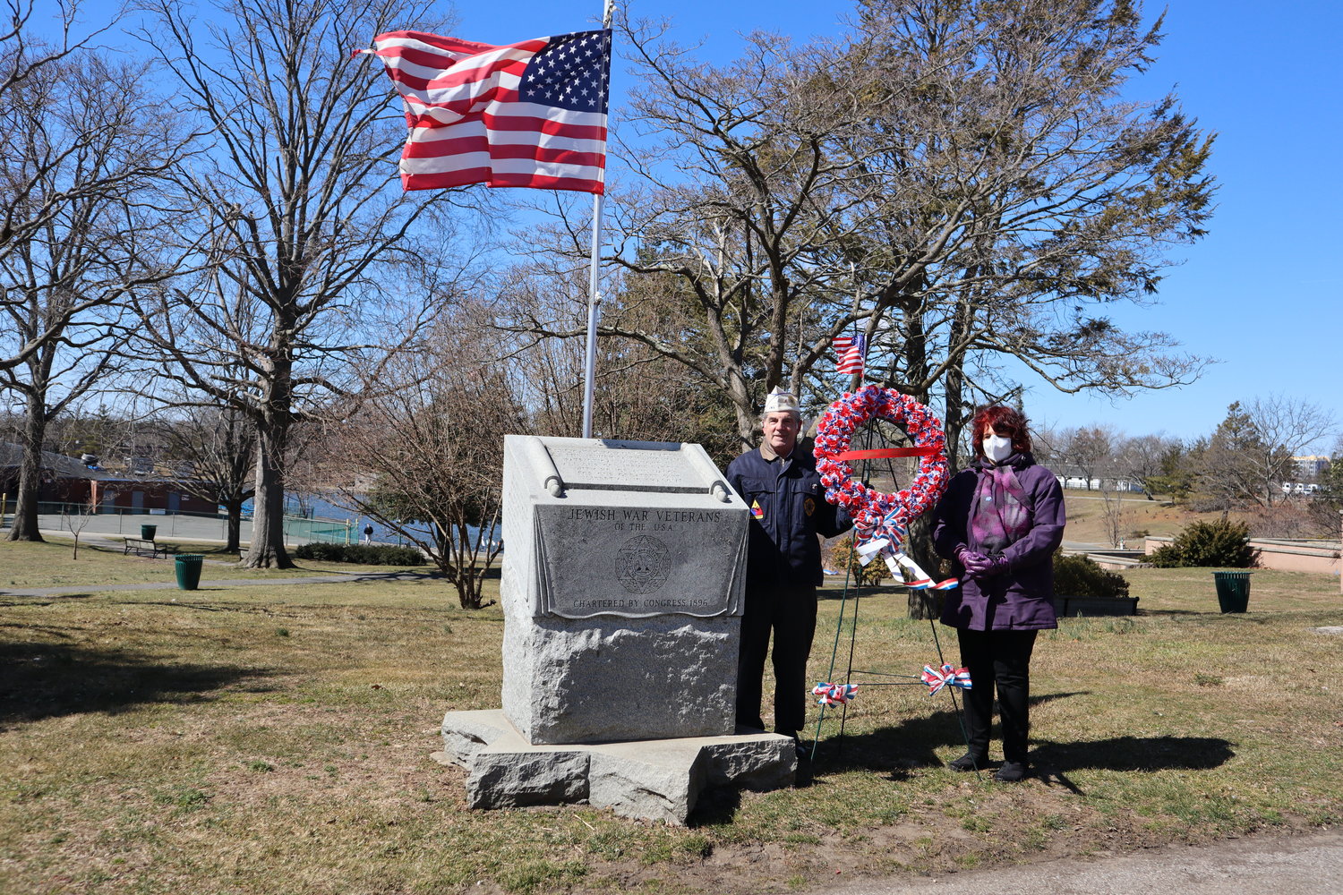 Glick and Renee Taback presented a wreath at the Jewish War Veterans Memorial in Eisenhower Park. Taback’s father, a Jewish veteran, designed the memorial.