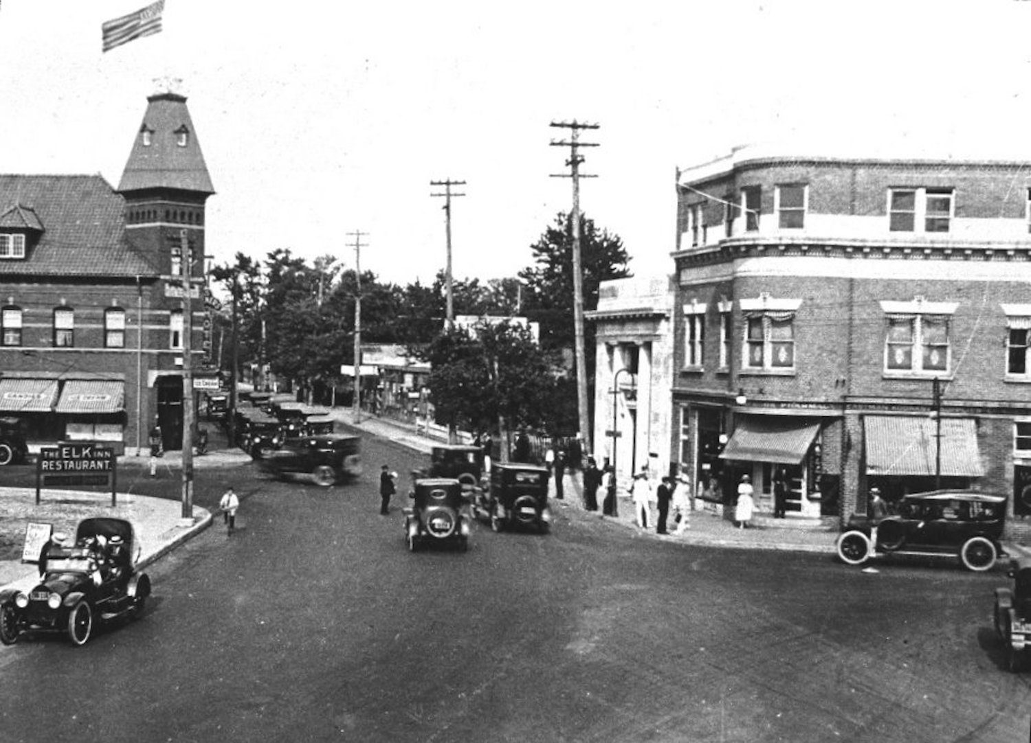 This view looks east down Merrick Road, with “Shorty the Cop” running the show. The photo is from 1925, the year before lightning struck.