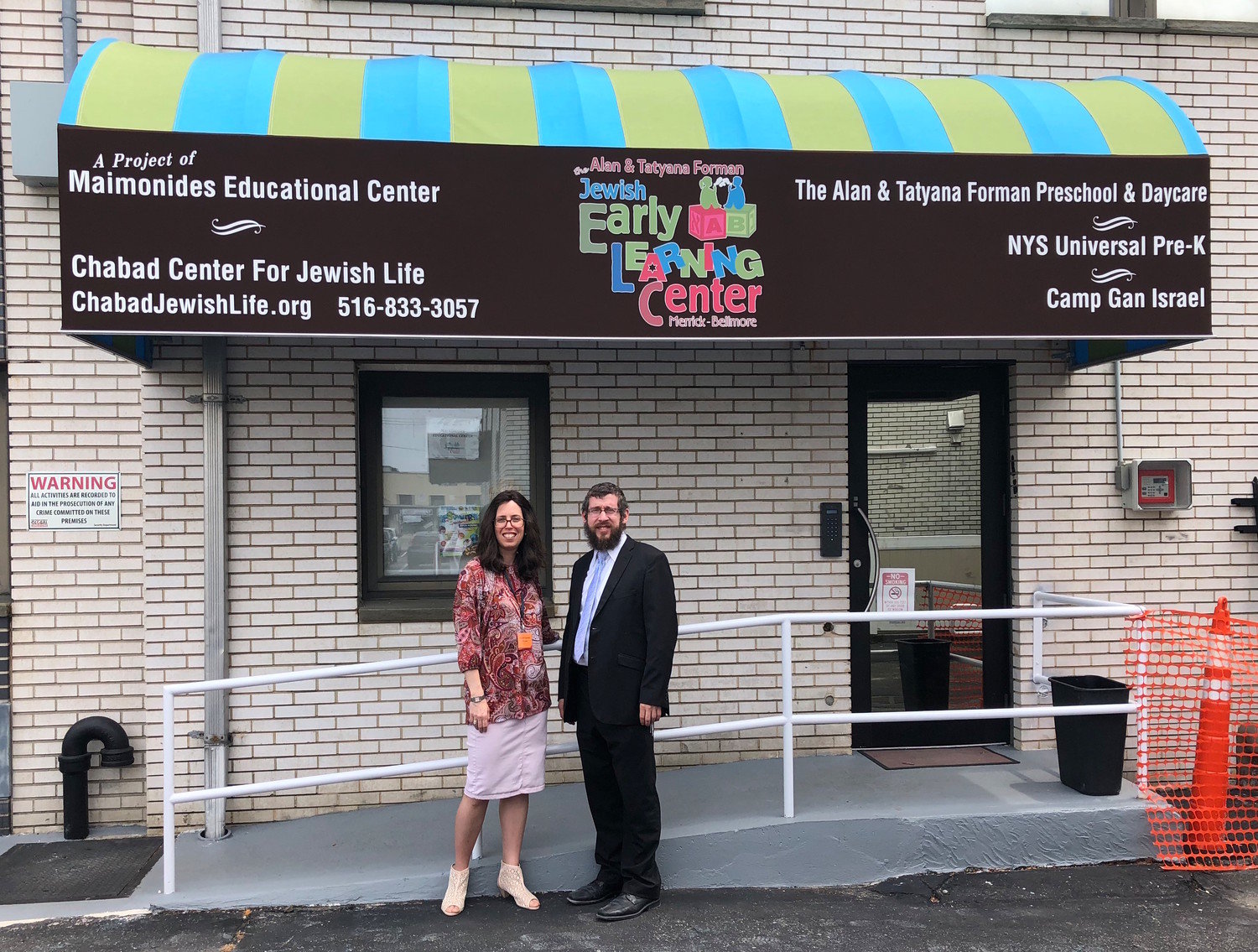 Rabbi Shimon Kramer and his wife, Chanie, at the Chabad Center for Jewish Life’s Jewish Early Learning Center preschool.