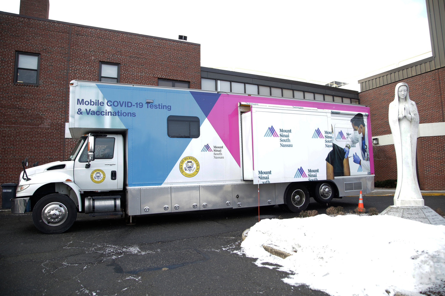 Mount Sinani South Nassau’s “Vaxmobile” visited Molloy College on Monday.