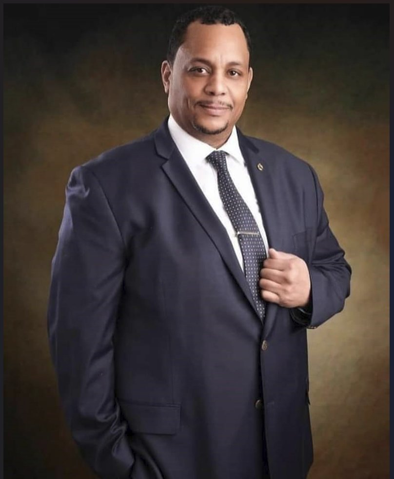 Lonnie’s second son, Lamont Johnson, was a Hempstead Police Officer 1997-2013, served as a Hempstead village trustee 2017-21, and has been on the Hempstead School Board since 2013.
