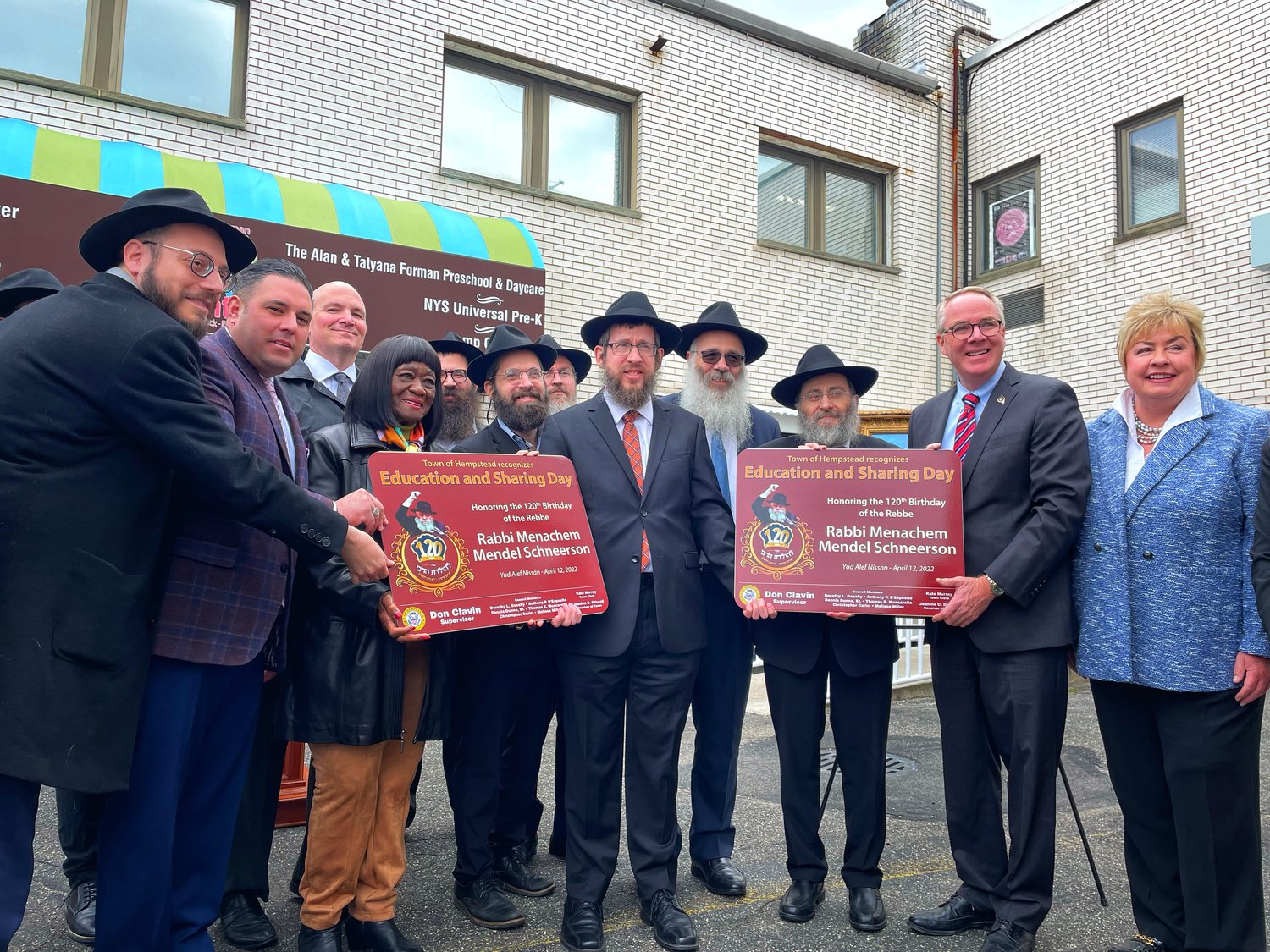 Each Chabad in the Town of Hempstead was given a commemorative sign. Chabad centers are known for their community outreach and welcoming facilities to people of all religions and backgrounds.