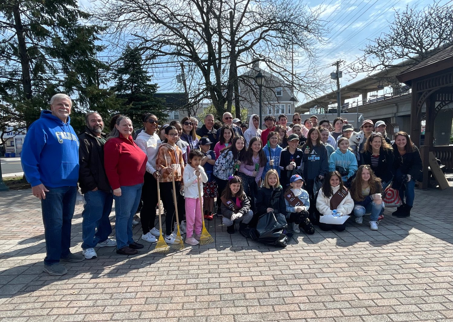 It was a community event on Sunday at the South Merrick Civic Association’s annual Spring Clean Sweep. A large group of volunteers took part in Merrick’s annual beautification project