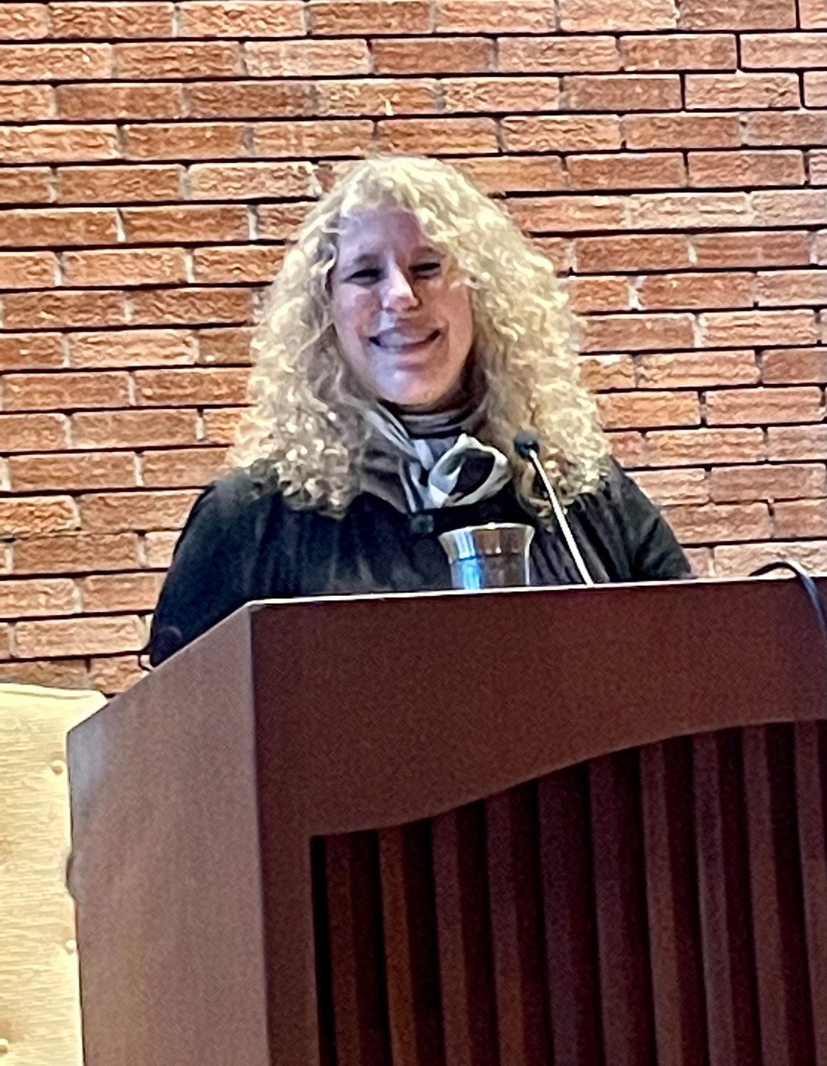 Cantor Lisa Kantor addressing those in attendance commemorating Yom Hashoah last Thursday.